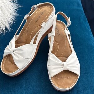 Elegant White Bow Sandals